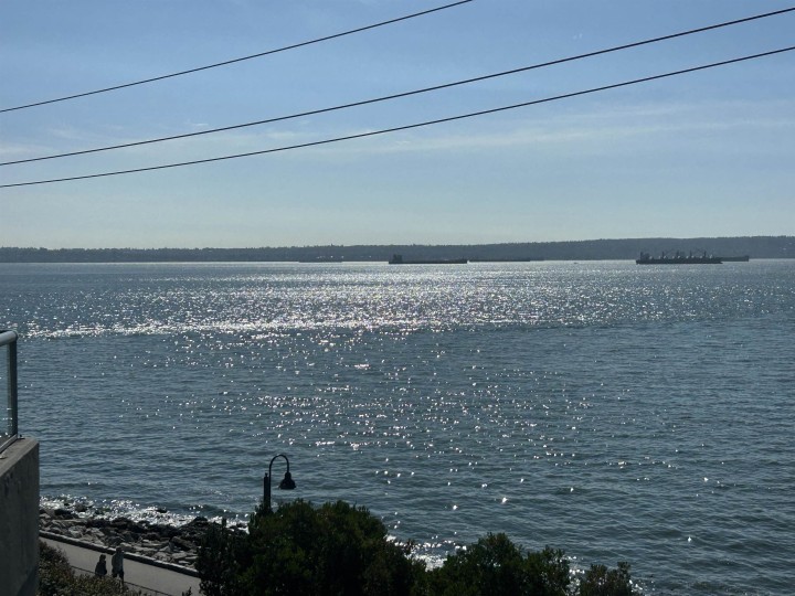 Photo 1 at 203 - 2190 Argyle Avenue, Dundarave, West Vancouver