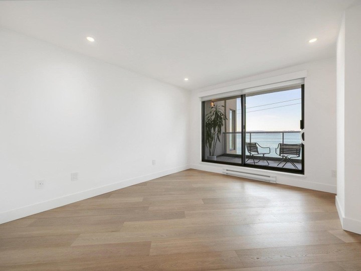 Photo 28 at 203 - 2190 Argyle Avenue, Dundarave, West Vancouver