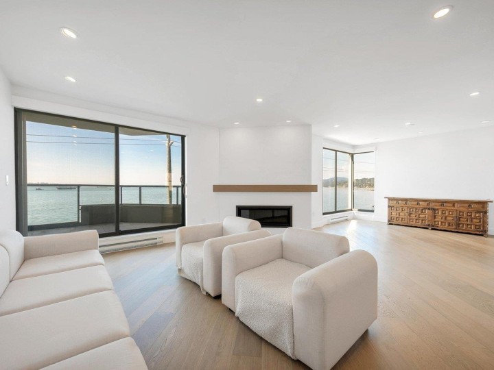 Photo 9 at 203 - 2190 Argyle Avenue, Dundarave, West Vancouver