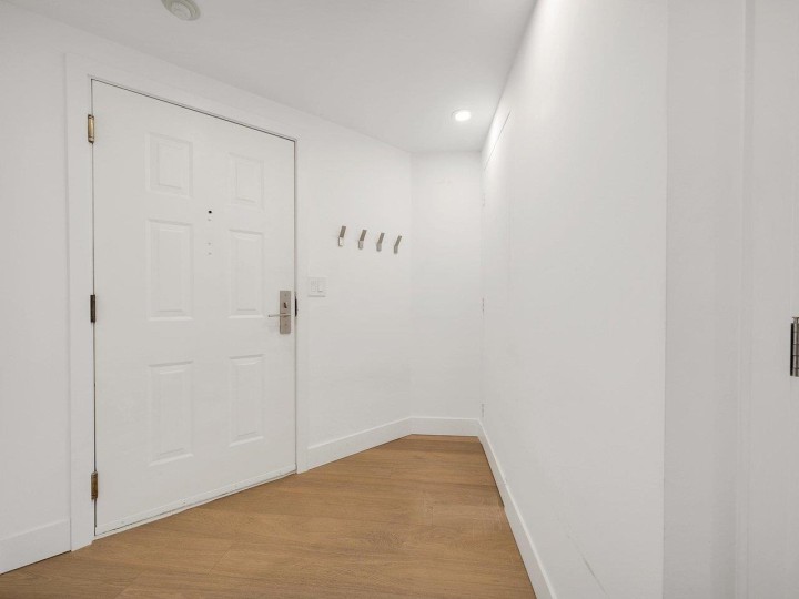 Photo 34 at 203 - 2190 Argyle Avenue, Dundarave, West Vancouver