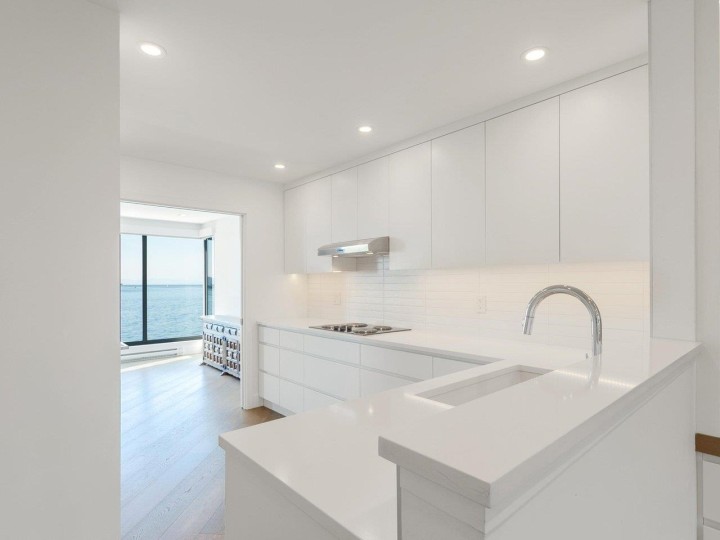 Photo 18 at 203 - 2190 Argyle Avenue, Dundarave, West Vancouver