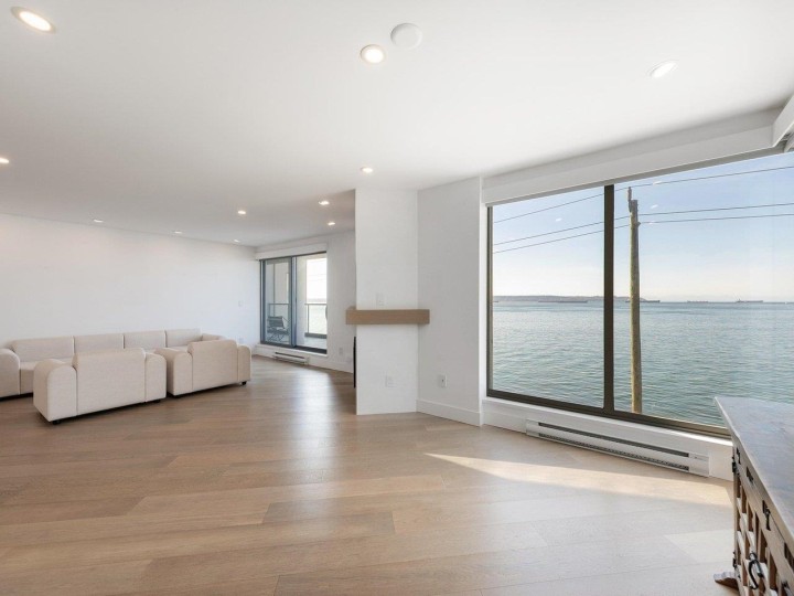 Photo 11 at 203 - 2190 Argyle Avenue, Dundarave, West Vancouver