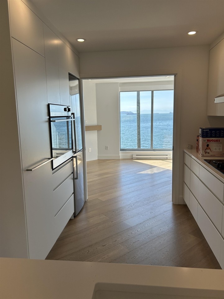 Photo 19 at 203 - 2190 Argyle Avenue, Dundarave, West Vancouver