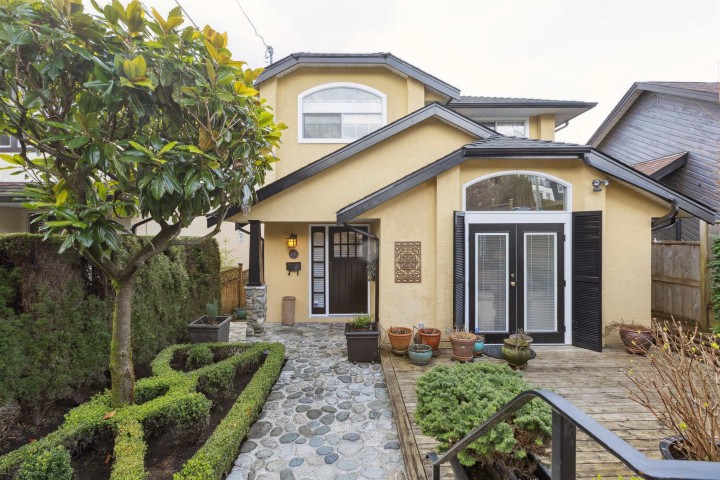 Photo 1 at 1274 Esquimalt Avenue, Ambleside, West Vancouver