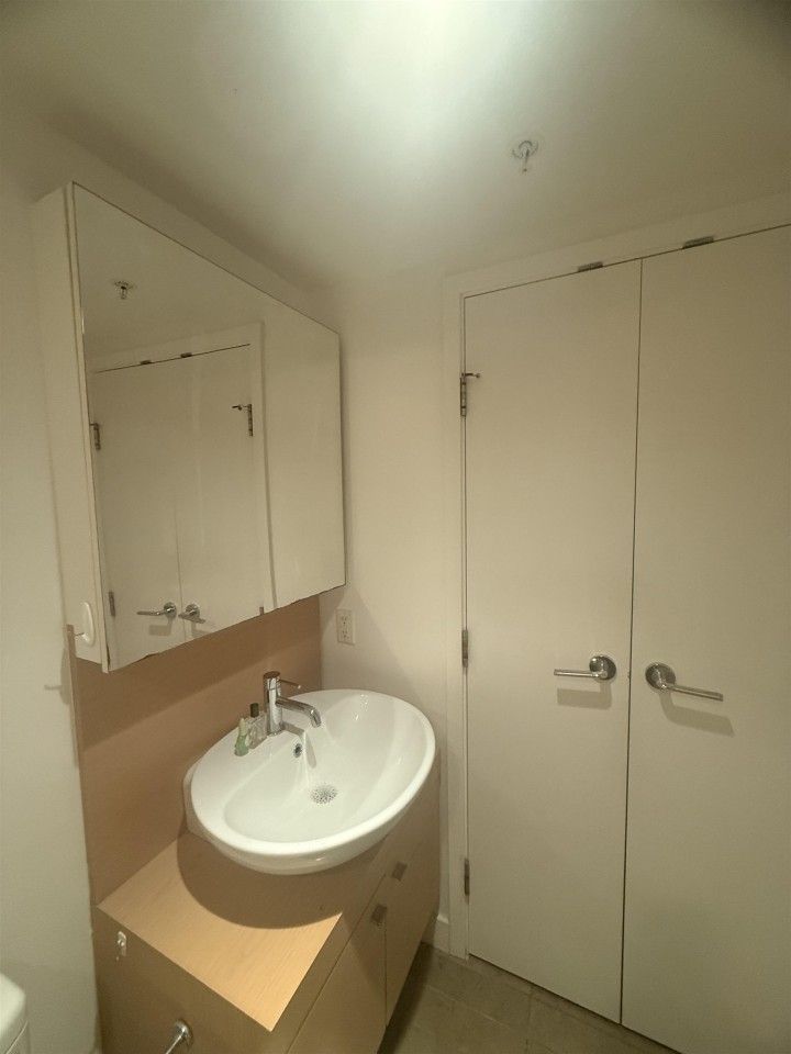 Photo 12 at 606 - 5782 Berton Avenue, University VW, Vancouver West