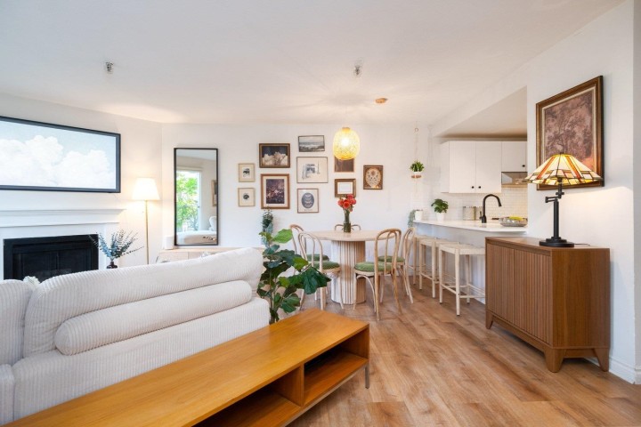 Photo 2 at 112 - 2020 W 8th Avenue, Kitsilano, Vancouver West