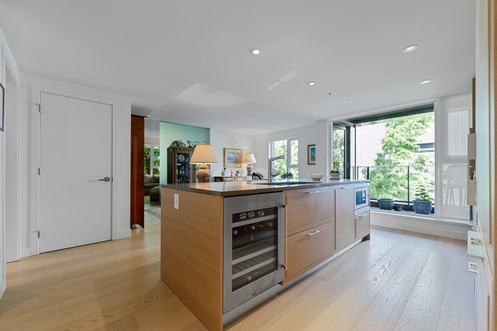 Photo 10 at 310 - 1571 W 57th Avenue, South Granville, Vancouver West