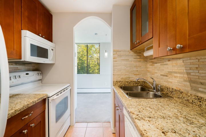 Photo 4 at 1404 - 2008 Fullerton Avenue, Pemberton NV, North Vancouver