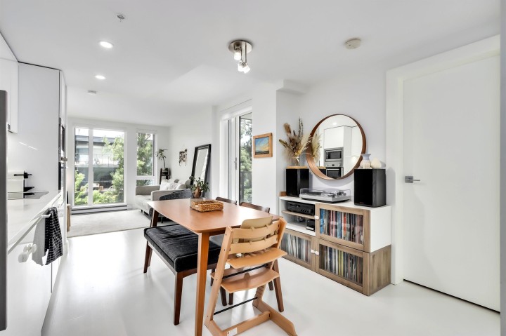 Photo 7 at 303 - 2239 W 7th Avenue, Kitsilano, Vancouver West