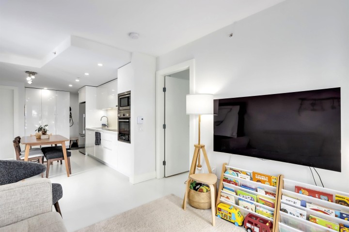 Photo 9 at 303 - 2239 W 7th Avenue, Kitsilano, Vancouver West