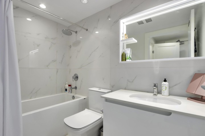 Photo 14 at 303 - 2239 W 7th Avenue, Kitsilano, Vancouver West