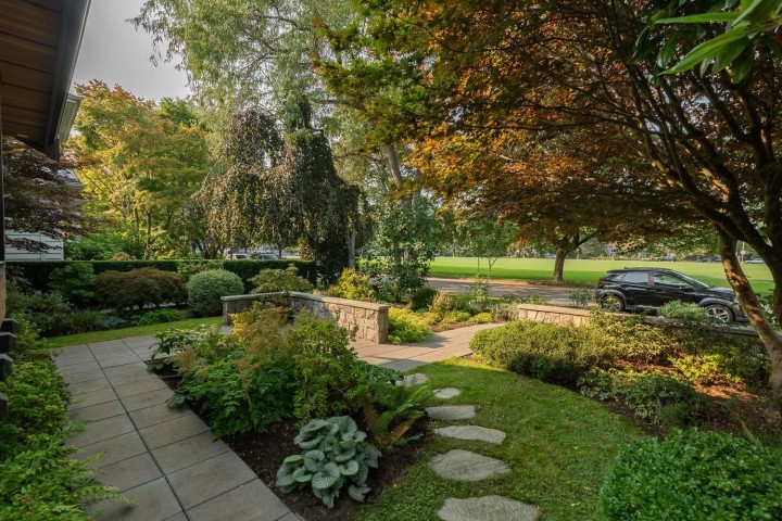 Photo 2 at 3230 W 31st Avenue, MacKenzie Heights, Vancouver West