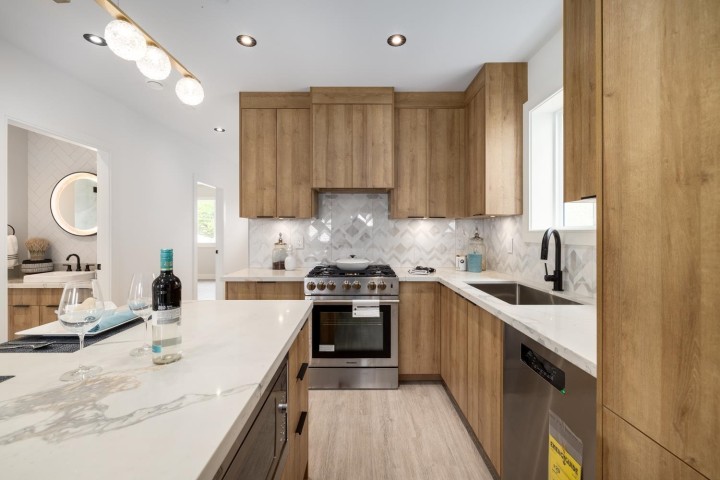 Photo 6 at 1155 Renfrew Street, Renfrew VE, Vancouver East