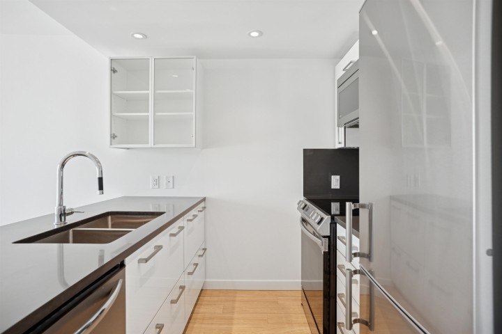 Photo 3 at 554 - 955 E Hastings Street, Strathcona, Vancouver East