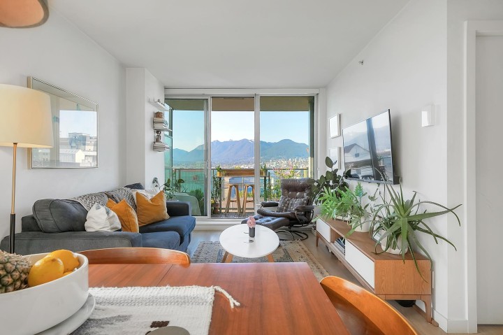 Photo 6 at 302 - 933 E Hastings Street, Strathcona, Vancouver East