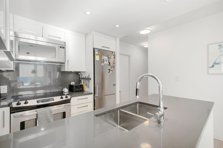 Photo 13 at 302 - 933 E Hastings Street, Strathcona, Vancouver East