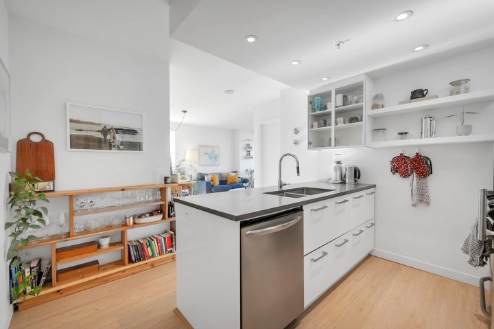 Photo 11 at 302 - 933 E Hastings Street, Strathcona, Vancouver East