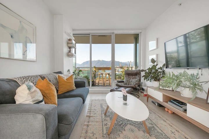 Photo 4 at 302 - 933 E Hastings Street, Strathcona, Vancouver East