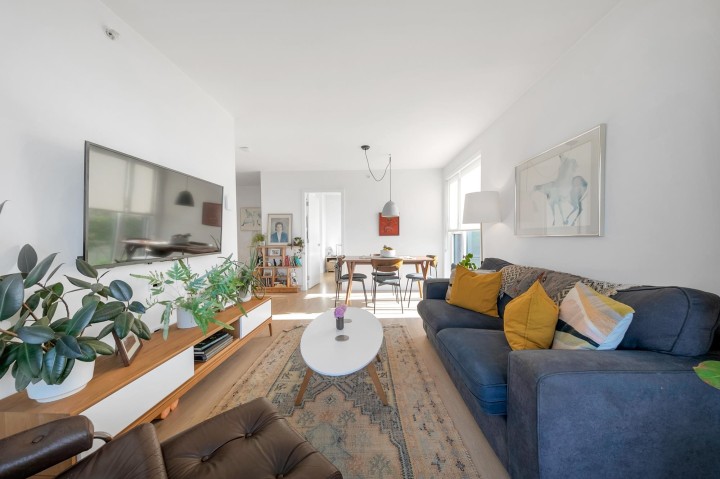 Photo 8 at 302 - 933 E Hastings Street, Strathcona, Vancouver East