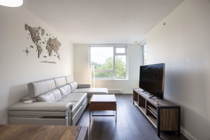 Photo 2 at 657 - 5515 Boundary Road, Collingwood VE, Vancouver East