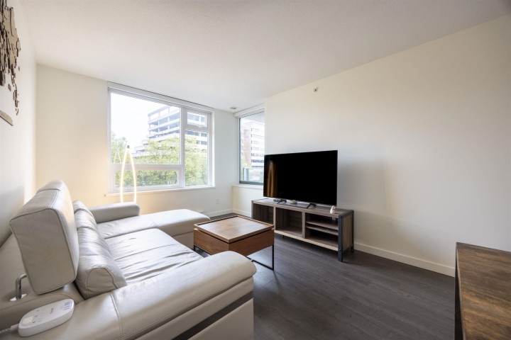Photo 3 at 657 - 5515 Boundary Road, Collingwood VE, Vancouver East