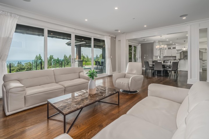 Photo 5 at 2638 Queens Avenue, Queens, West Vancouver