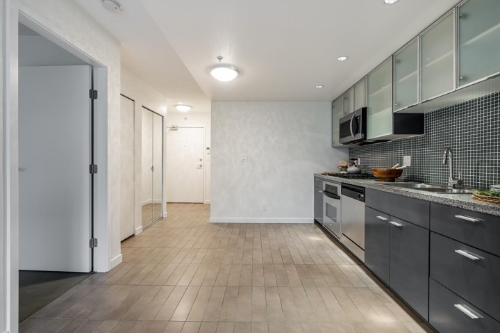 Photo 6 at 1207 - 33 Smithe Street, Yaletown, Vancouver West