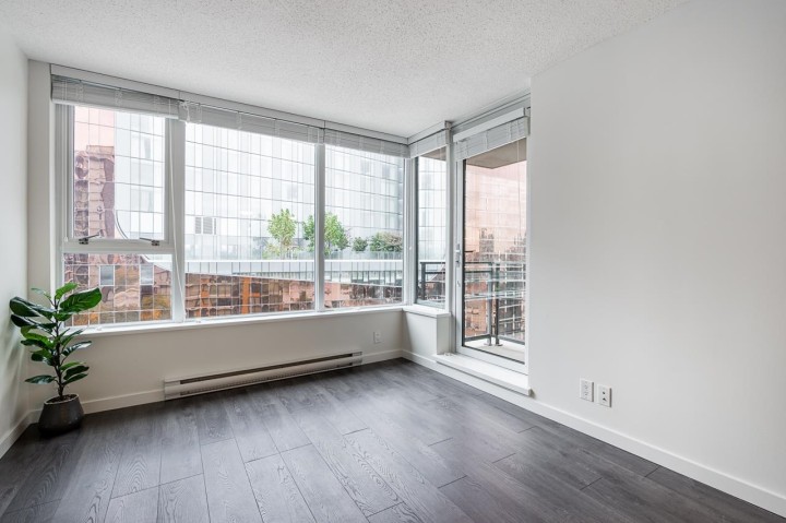 Photo 11 at 1207 - 33 Smithe Street, Yaletown, Vancouver West