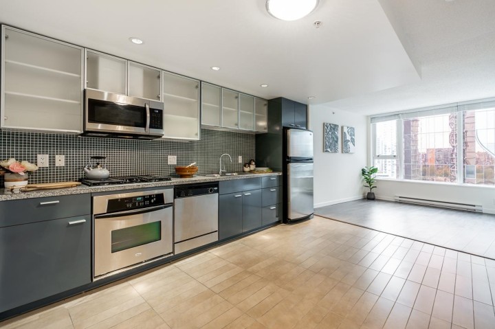 Photo 4 at 1207 - 33 Smithe Street, Yaletown, Vancouver West