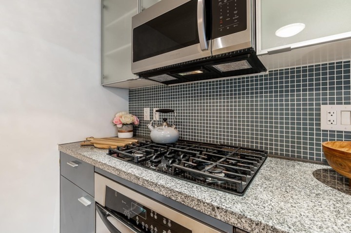 Photo 8 at 1207 - 33 Smithe Street, Yaletown, Vancouver West