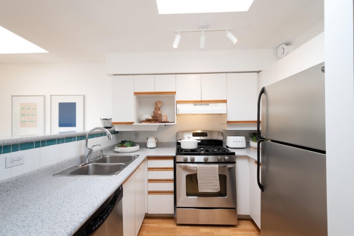 Photo 10 at 420 - 3440 W Broadway, Kitsilano, Vancouver West