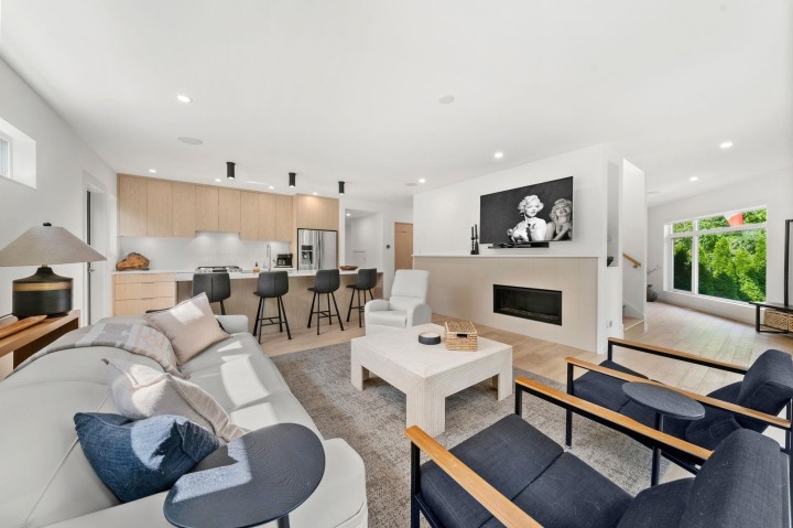 Photo 2 at 2025 Mackay Avenue, Pemberton Heights, North Vancouver