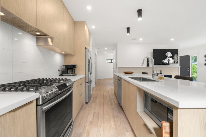 Photo 10 at 2025 Mackay Avenue, Pemberton Heights, North Vancouver