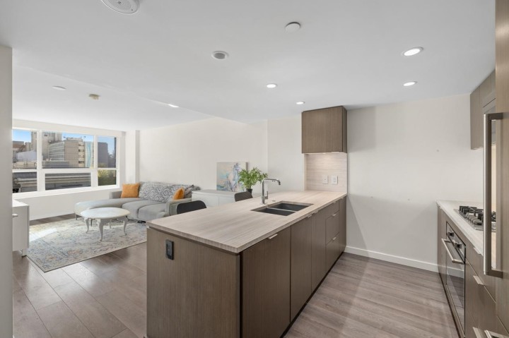 Photo 2 at 610 - 125 E 14th Street, Central Lonsdale, North Vancouver