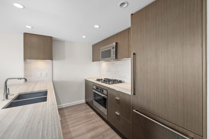 Photo 12 at 610 - 125 E 14th Street, Central Lonsdale, North Vancouver