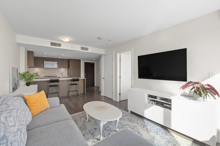 Photo 5 at 610 - 125 E 14th Street, Central Lonsdale, North Vancouver