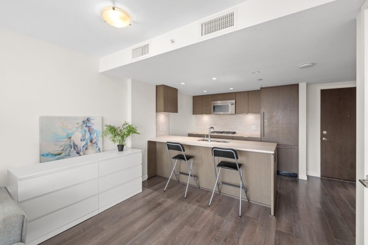 Photo 10 at 610 - 125 E 14th Street, Central Lonsdale, North Vancouver