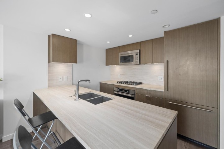 Photo 11 at 610 - 125 E 14th Street, Central Lonsdale, North Vancouver