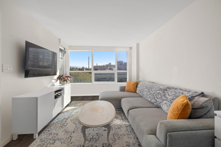 Photo 4 at 610 - 125 E 14th Street, Central Lonsdale, North Vancouver