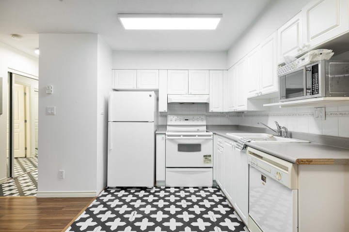 Photo 2 at 105 - 2130 W 12th Avenue, Kitsilano, Vancouver West