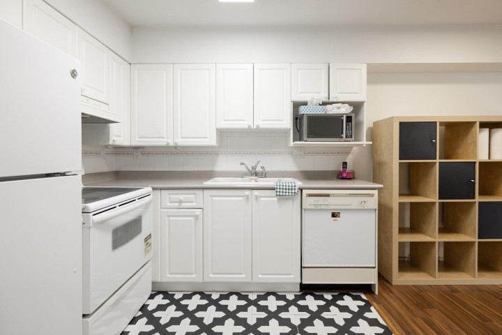 Photo 3 at 105 - 2130 W 12th Avenue, Kitsilano, Vancouver West