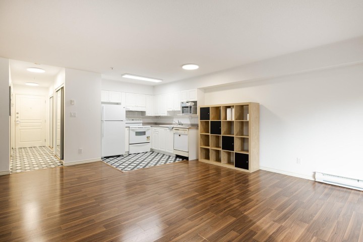 Photo 5 at 105 - 2130 W 12th Avenue, Kitsilano, Vancouver West