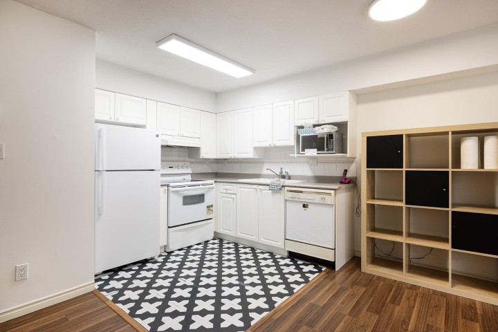 Photo 4 at 105 - 2130 W 12th Avenue, Kitsilano, Vancouver West