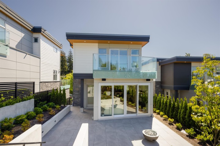 Photo 2 at 592 Arthur Erickson Place, Park Royal, West Vancouver