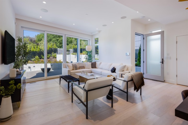 Photo 5 at 592 Arthur Erickson Place, Park Royal, West Vancouver