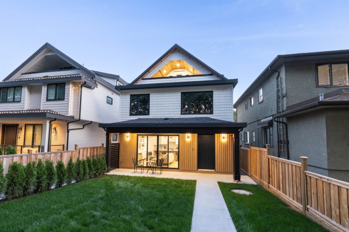 Photo 2 at 1 - 3576 E Pender Street, Renfrew VE, Vancouver East