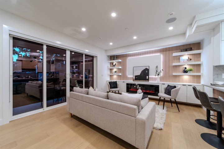 Photo 10 at 1 - 3576 E Pender Street, Renfrew VE, Vancouver East