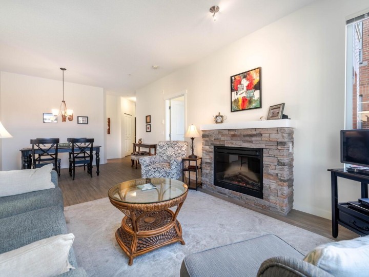 Photo 2 at 203 - 717 Chesterfield Avenue, Central Lonsdale, North Vancouver