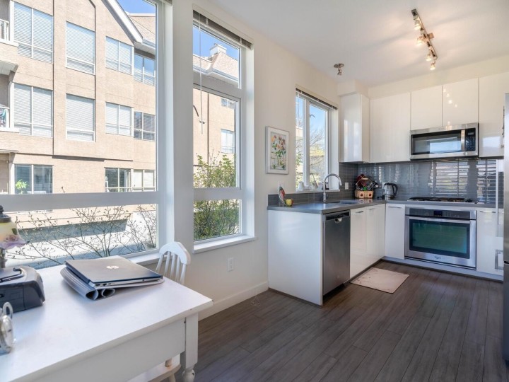 Photo 9 at 203 - 717 Chesterfield Avenue, Central Lonsdale, North Vancouver