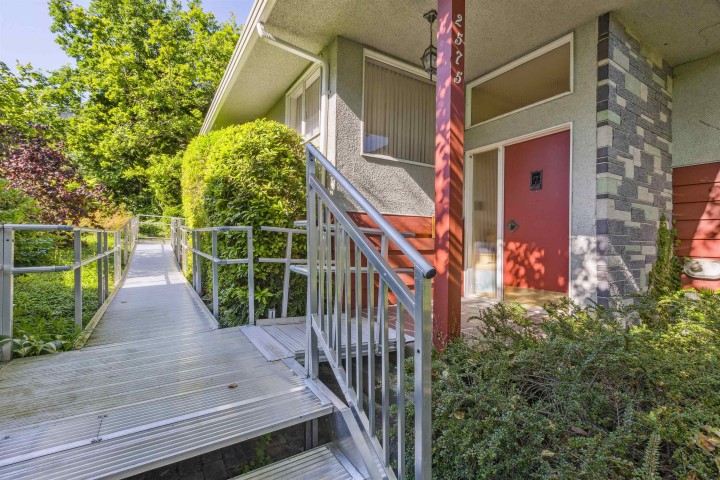 Photo 2 at 2575 Queens Avenue, Queens, West Vancouver